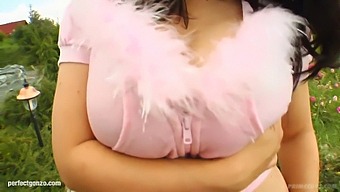 Kristin Isot Luonnolliset Tissit Saavat Karkean Harjoituksen Tässä Kuuma Video